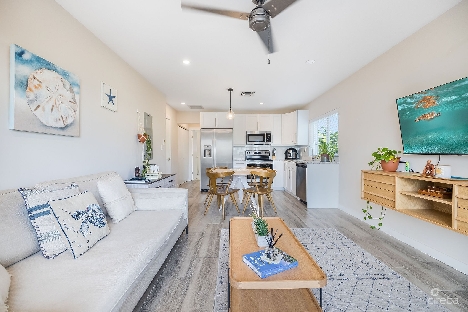 Chic, designer-styled  1-bedroom in downtown reach