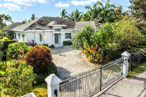 Fully renovated lovedale family home in savannah